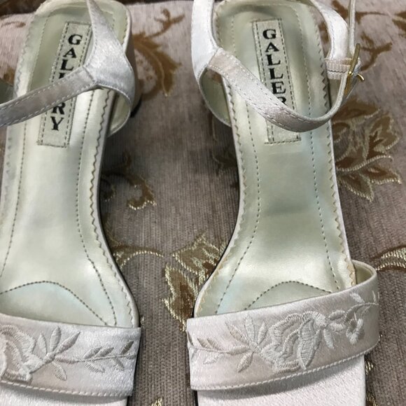 GORGEOUS Champagne Satin Ankle-Strap Sandals, Embroidered Formal Pump Dress Shoe - Picture 7 of 16